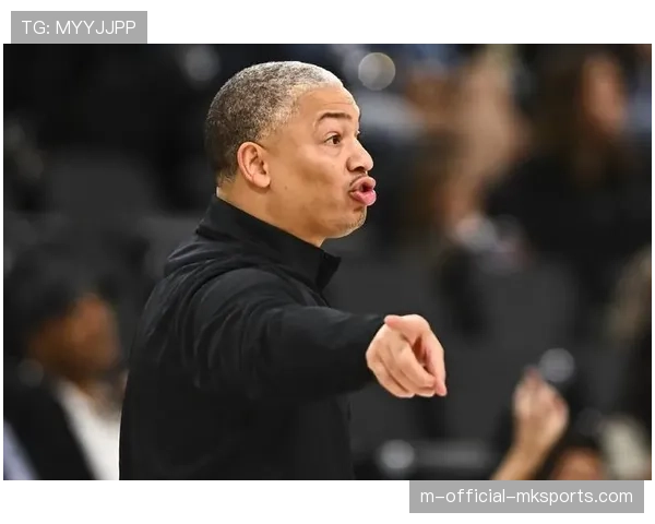 快船泰伦卢注重每一次进攻效率 在快速反击与耐心传导间切换